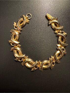 Vintage Gold Tone Interlocking Knot Link Bracelet - 7”